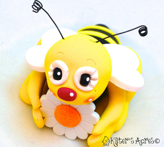 Polymer clay bee – inspiration for a handmade holiday