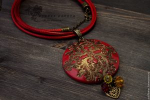 Polymer clay antique pendant – handmade ideas